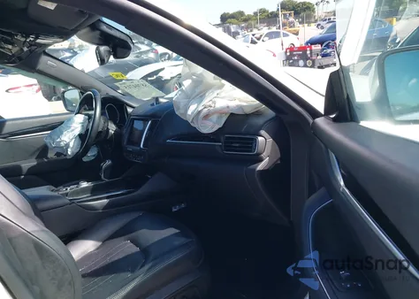 2018 Maserati Levante z USA, uszkodzony, nr VIN ZN661XUA8JX299277